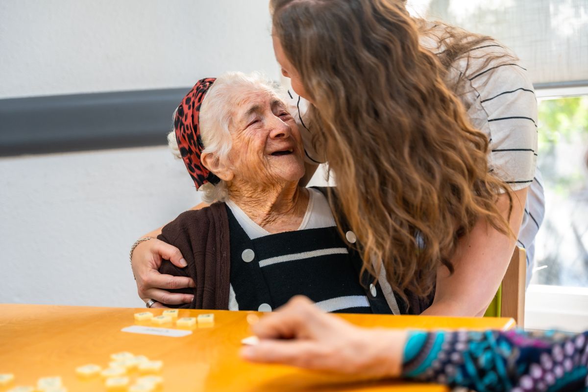 stimolazione cognitiva anziani attività di memoria e socializzazione
